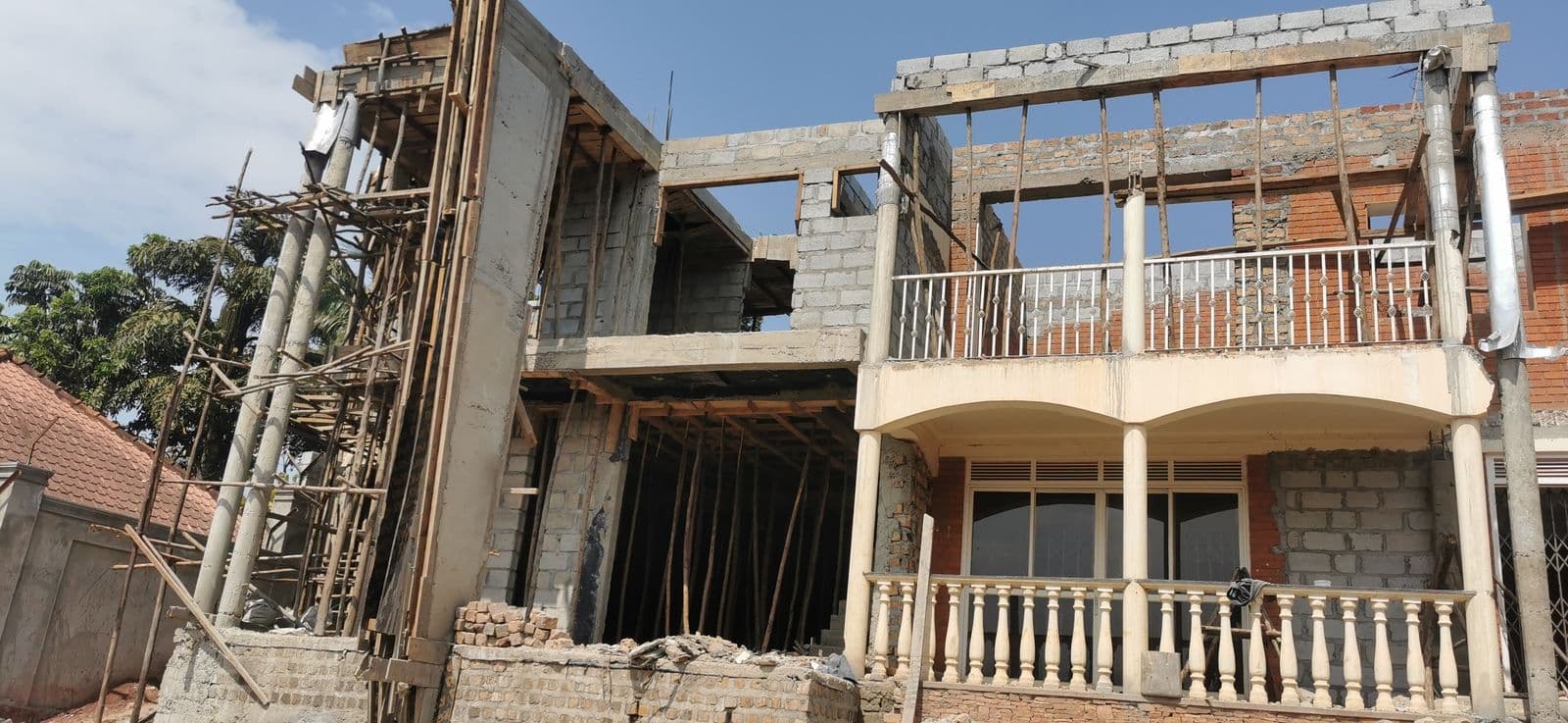 Multi-storey residential structure with balconies taking shape
