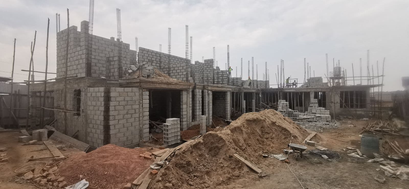 Blockwork superstructure across a multi-unit development